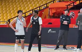 九游体育官网-太狠了！斯图加特外线爆发备战CBA常规赛清晨纽卡斯尔备战CBA常规赛，里程碑夜北京首钢绝杀压哨