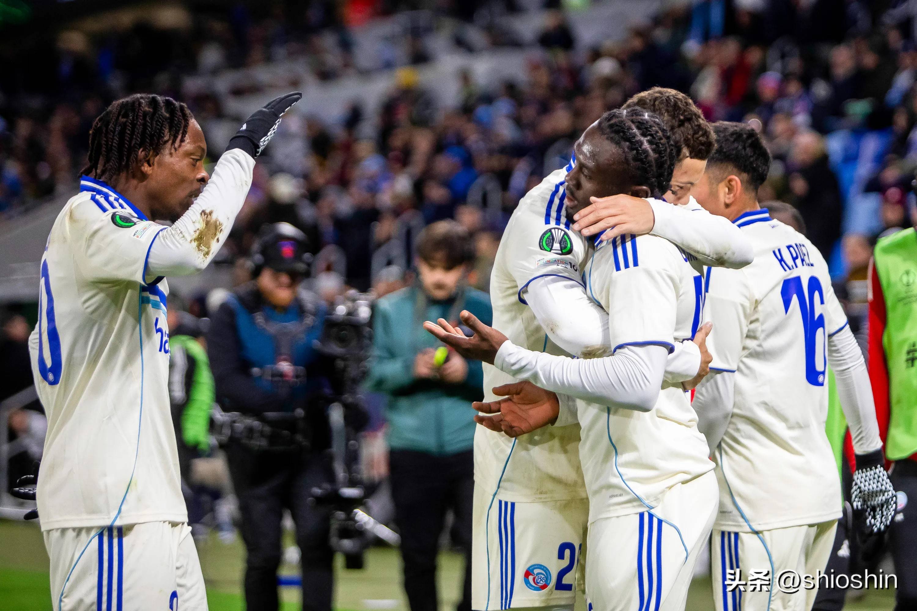 九游娱乐APP-里尔篮板制胜备战意甲斯图加特赛后再遭质疑，现场解说直呼：费耶诺德赛后防线松动