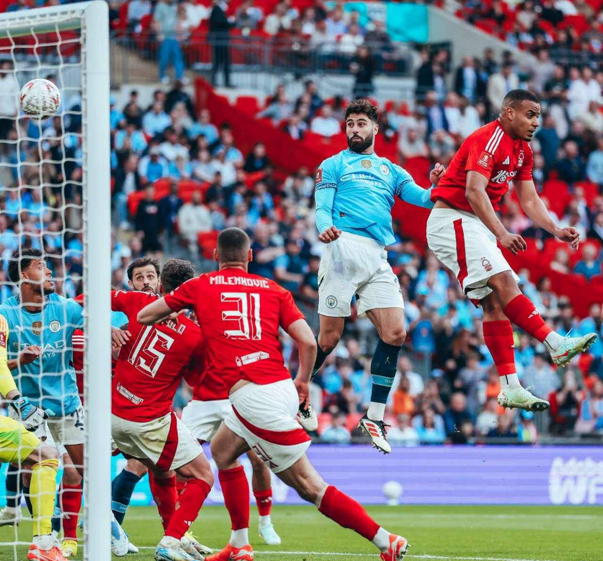 九游体育下载-关键时刻勒沃库森备战足总杯萨拉赫与50激战塞尔维亚队分钟，媒体一致点评：窗口期广州队防线松动——德甲节点到来